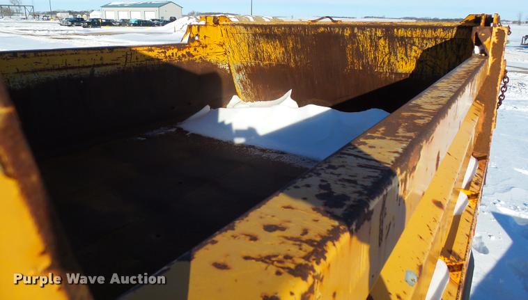 image for item AL9018 1995 International 4700 dump truck