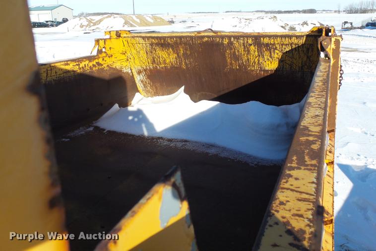 image for item AL9018 1995 International 4700 dump truck