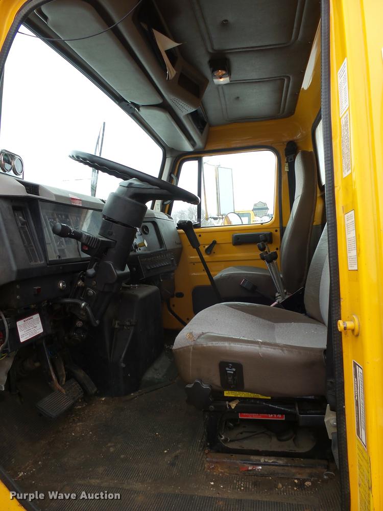 image for item AL9018 1995 International 4700 dump truck