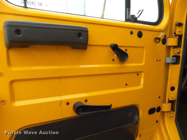 image for item AL9018 1995 International 4700 dump truck