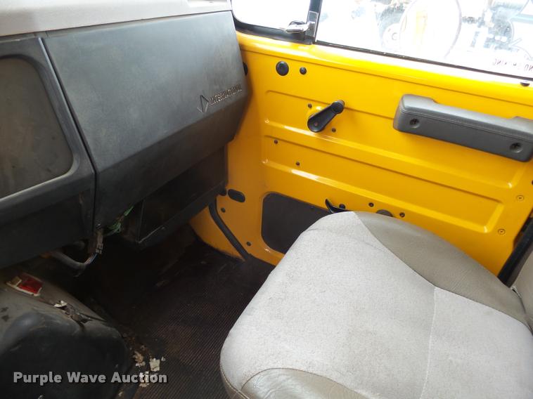 image for item AL9018 1995 International 4700 dump truck