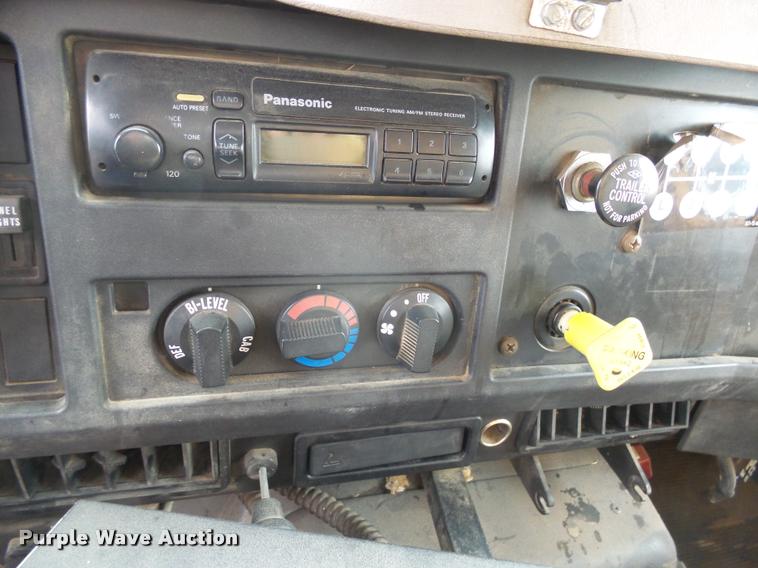 image for item AL9018 1995 International 4700 dump truck