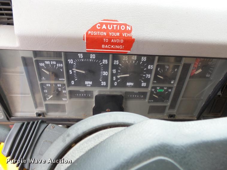 image for item AL9018 1995 International 4700 dump truck