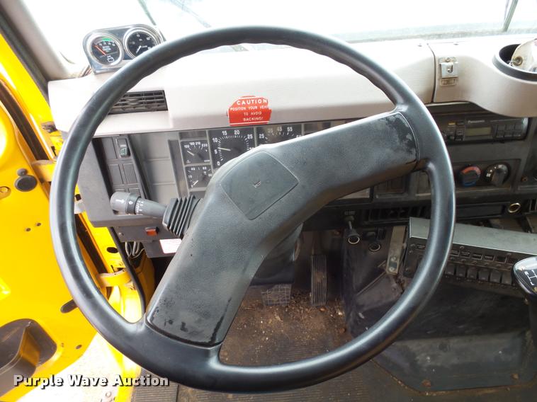 image for item AL9018 1995 International 4700 dump truck