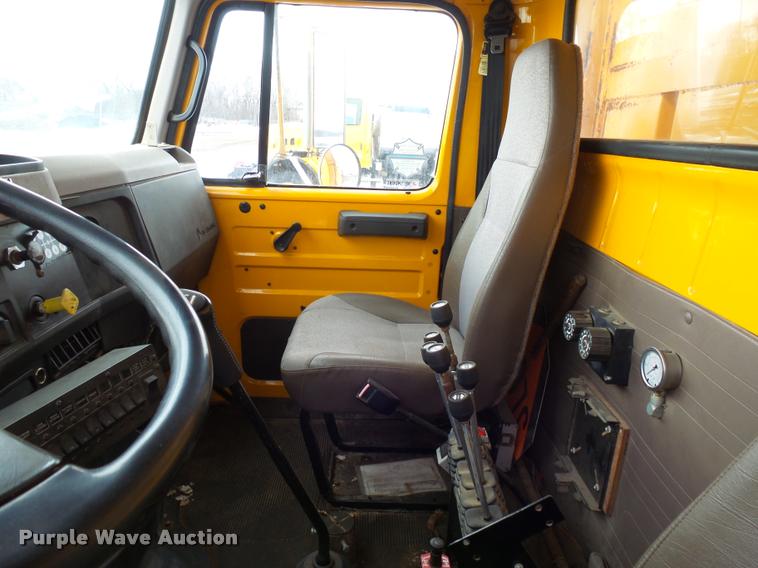 image for item AL9018 1995 International 4700 dump truck