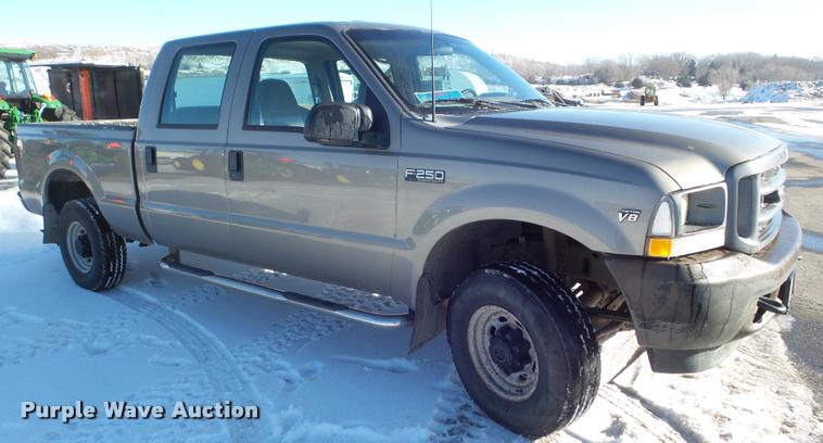 image for item DA7526 2002 Ford F250 Super Duty Crew Cab pickup truck