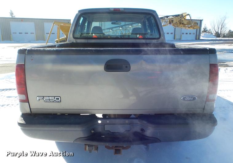image for item DA7526 2002 Ford F250 Super Duty Crew Cab pickup truck