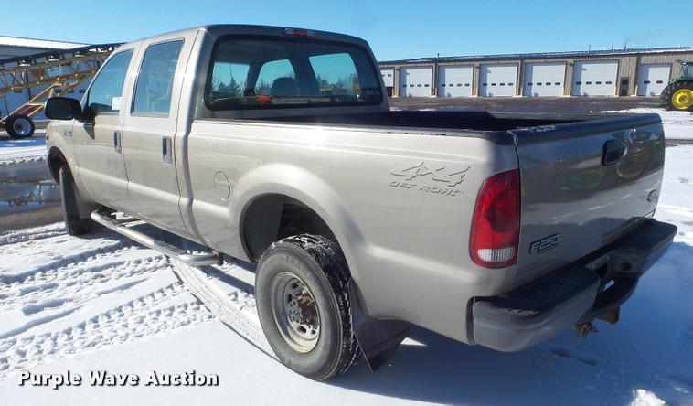 image for item DA7526 2002 Ford F250 Super Duty Crew Cab pickup truck