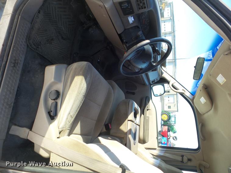 image for item DA7526 2002 Ford F250 Super Duty Crew Cab pickup truck