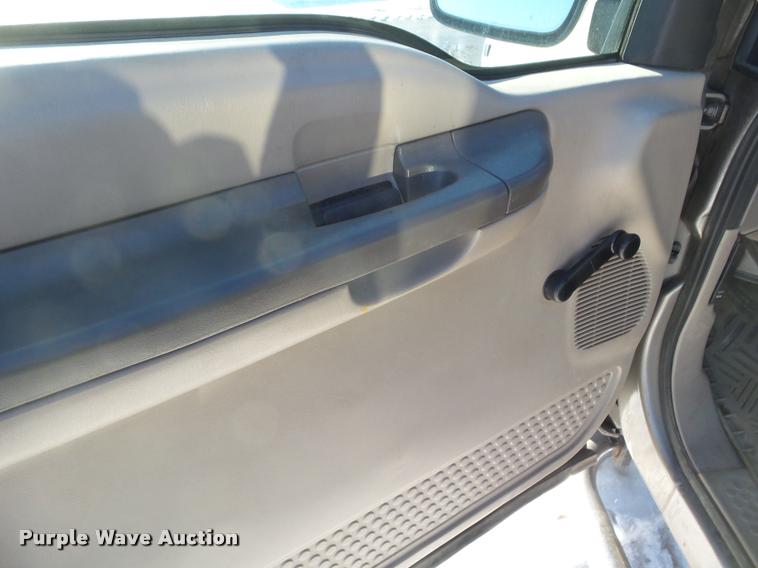 image for item DA7526 2002 Ford F250 Super Duty Crew Cab pickup truck