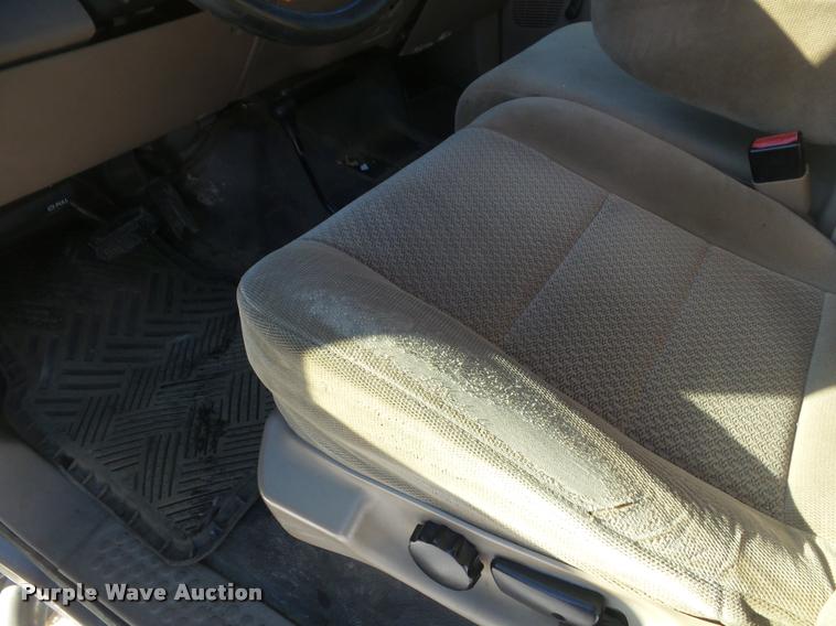 image for item DA7526 2002 Ford F250 Super Duty Crew Cab pickup truck