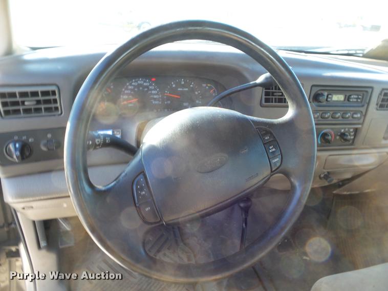 image for item DA7526 2002 Ford F250 Super Duty Crew Cab pickup truck