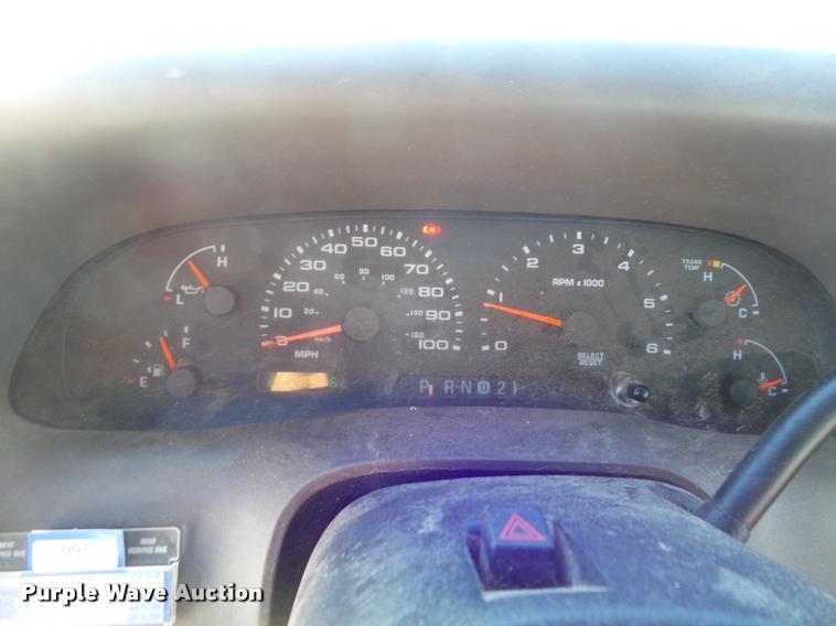 image for item DA7526 2002 Ford F250 Super Duty Crew Cab pickup truck