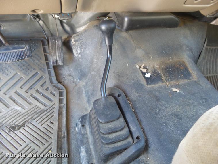 image for item DA7526 2002 Ford F250 Super Duty Crew Cab pickup truck