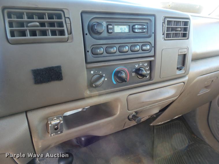 image for item DA7526 2002 Ford F250 Super Duty Crew Cab pickup truck