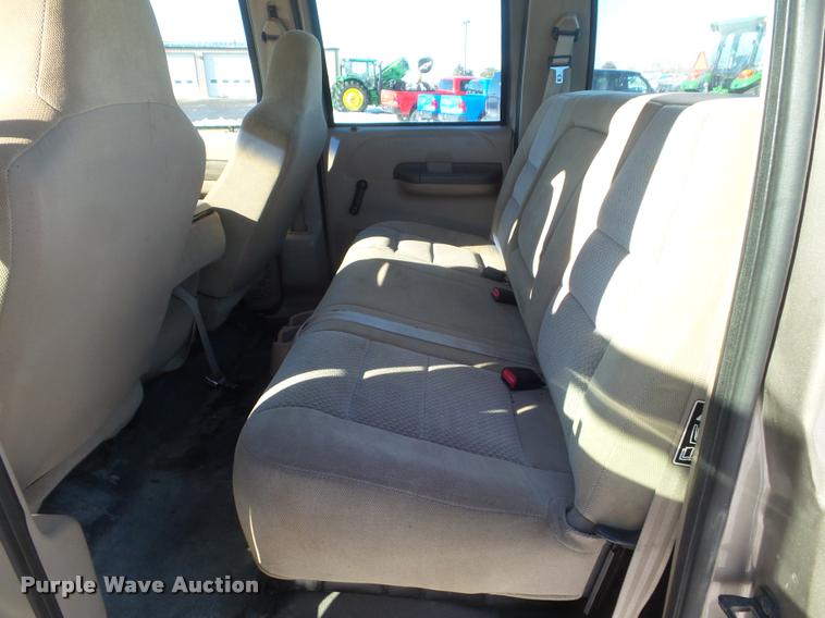 image for item DA7526 2002 Ford F250 Super Duty Crew Cab pickup truck