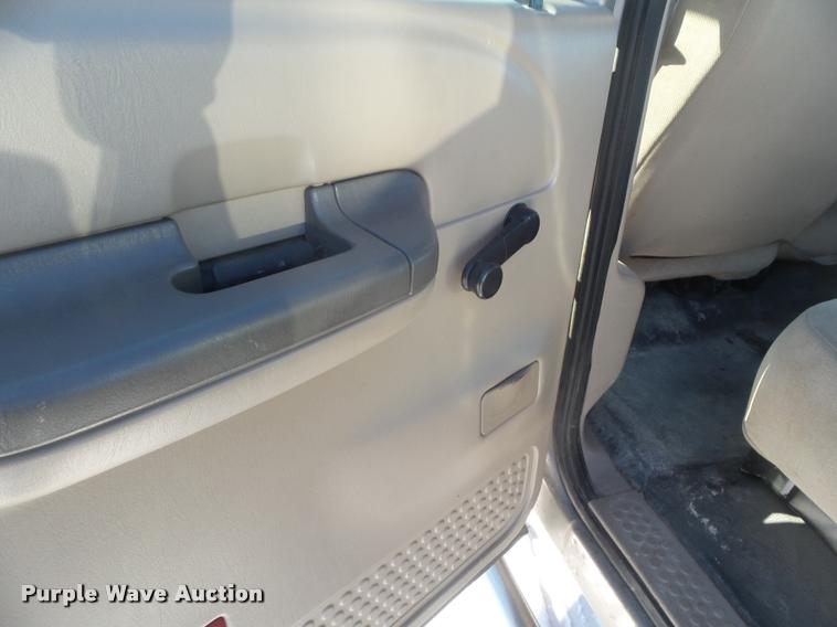 image for item DA7526 2002 Ford F250 Super Duty Crew Cab pickup truck