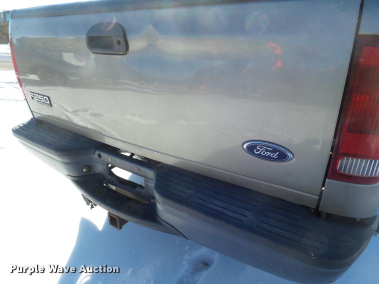 image for item DA7526 2002 Ford F250 Super Duty Crew Cab pickup truck