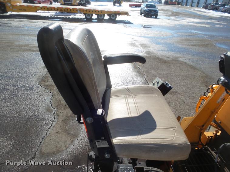 image for item DA7529 Lee Boy L8515R paver