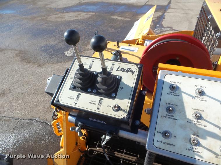 image for item DA7529 Lee Boy L8515R paver