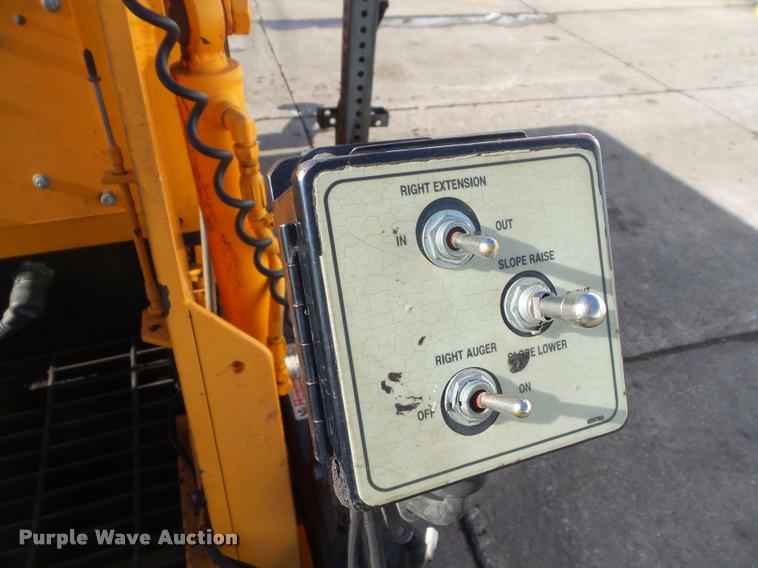 image for item DA7529 Lee Boy L8515R paver