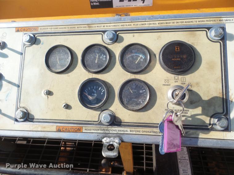 image for item DA7529 Lee Boy L8515R paver