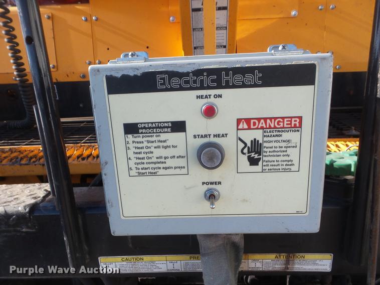 image for item DA7529 Lee Boy L8515R paver