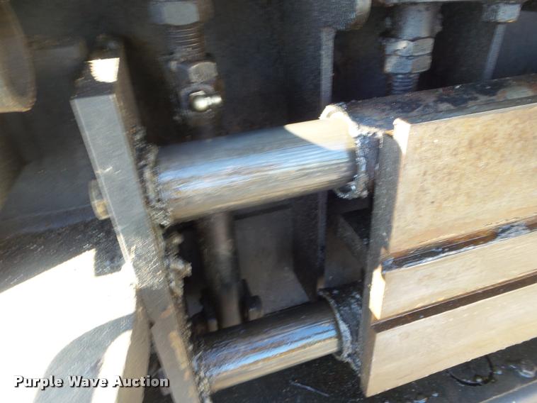 image for item DA7529 Lee Boy L8515R paver