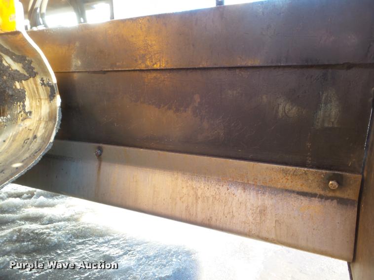 image for item DA7529 Lee Boy L8515R paver