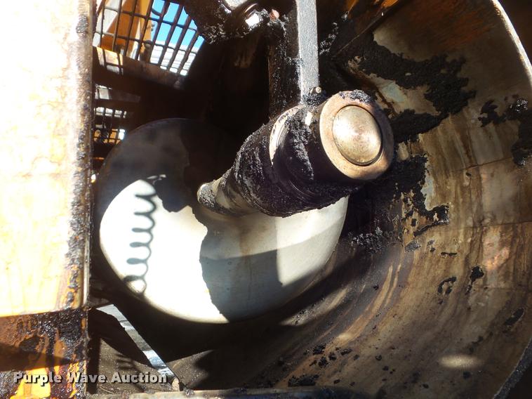 image for item DA7529 Lee Boy L8515R paver