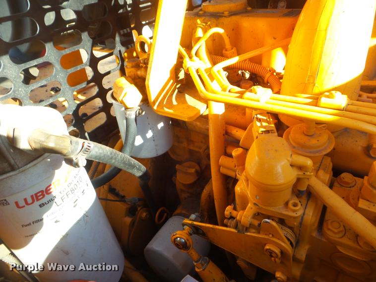 image for item DA7529 Lee Boy L8515R paver