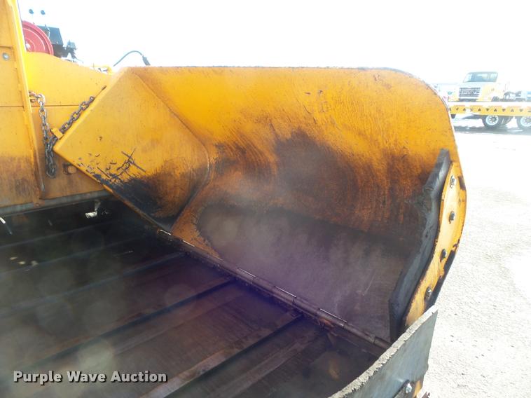 image for item DA7529 Lee Boy L8515R paver