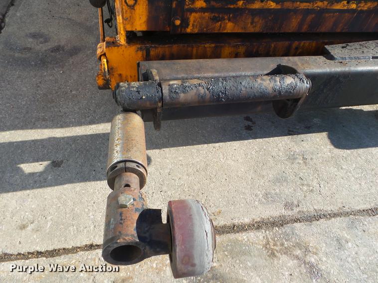 image for item DA7529 Lee Boy L8515R paver