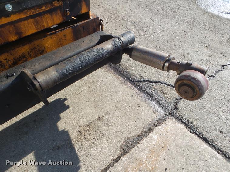 image for item DA7529 Lee Boy L8515R paver