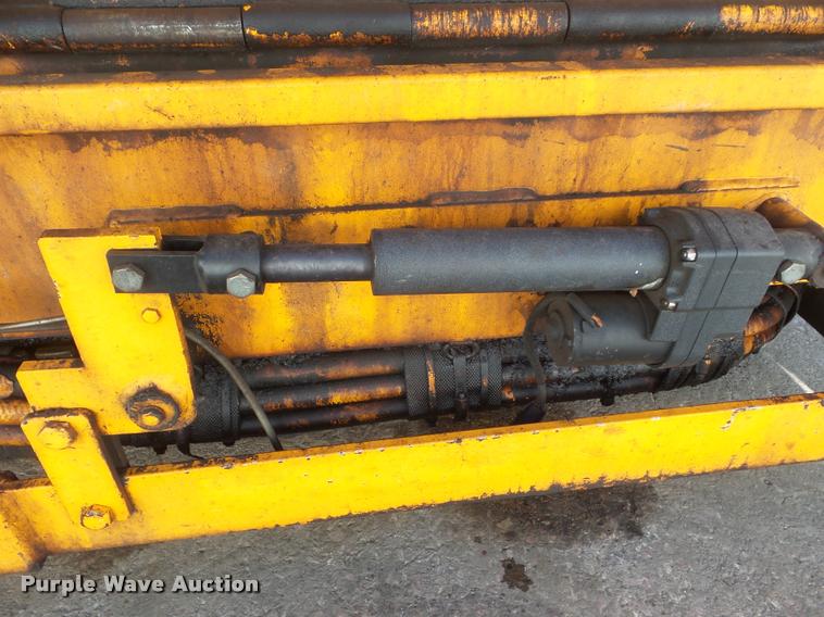 image for item DA7529 Lee Boy L8515R paver