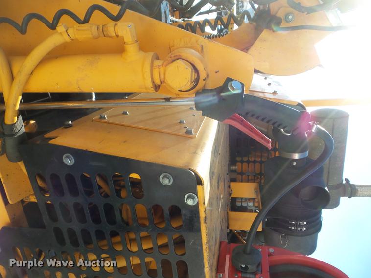 image for item DA7529 Lee Boy L8515R paver