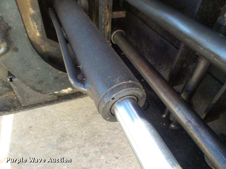 image for item DA7529 Lee Boy L8515R paver