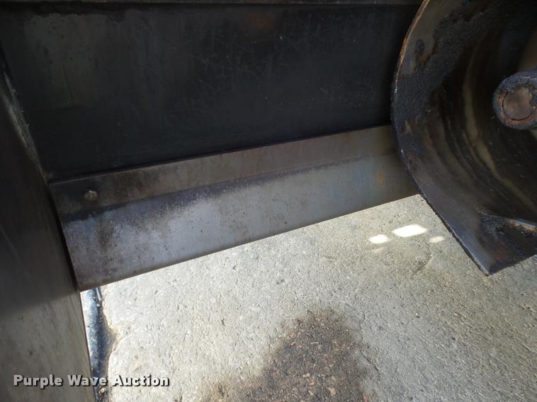 image for item DA7529 Lee Boy L8515R paver