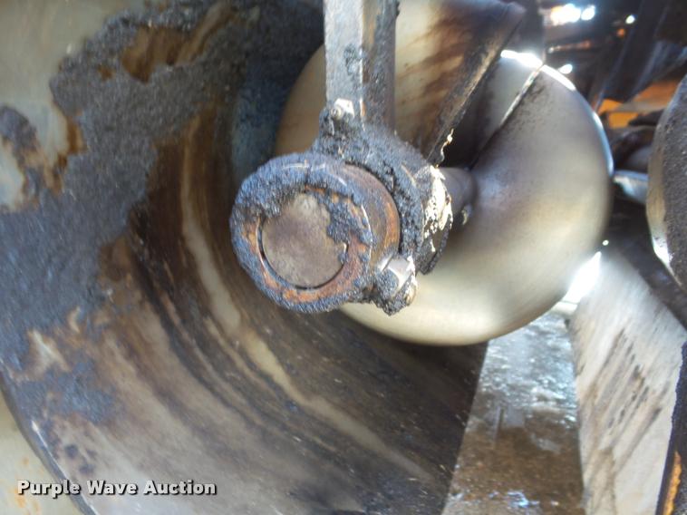 image for item DA7529 Lee Boy L8515R paver