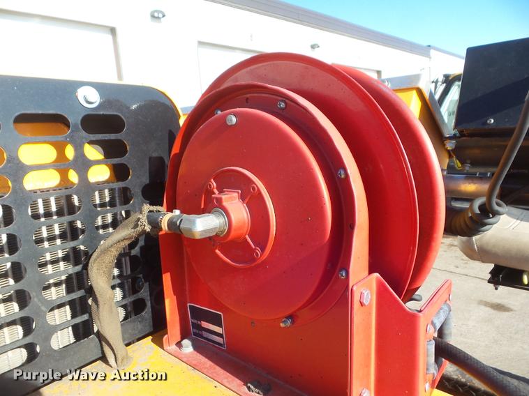 image for item DA7529 Lee Boy L8515R paver