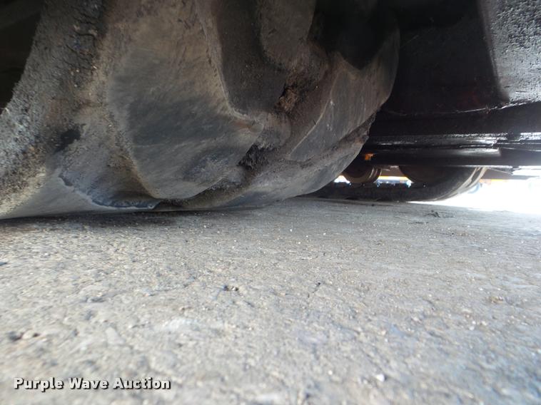 image for item DA7529 Lee Boy L8515R paver