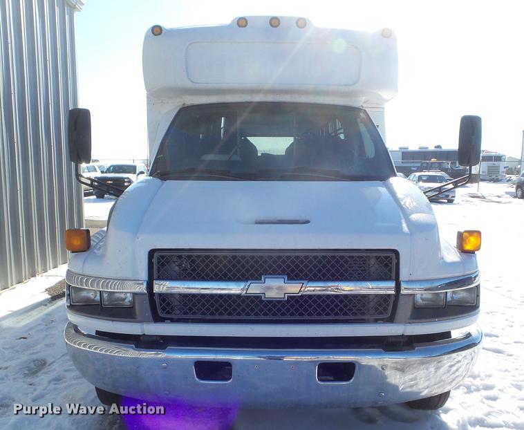 image for item DA7532 2008 Chevrolet C5500 shuttle bus
