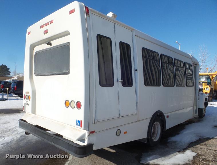 image for item DA7532 2008 Chevrolet C5500 shuttle bus