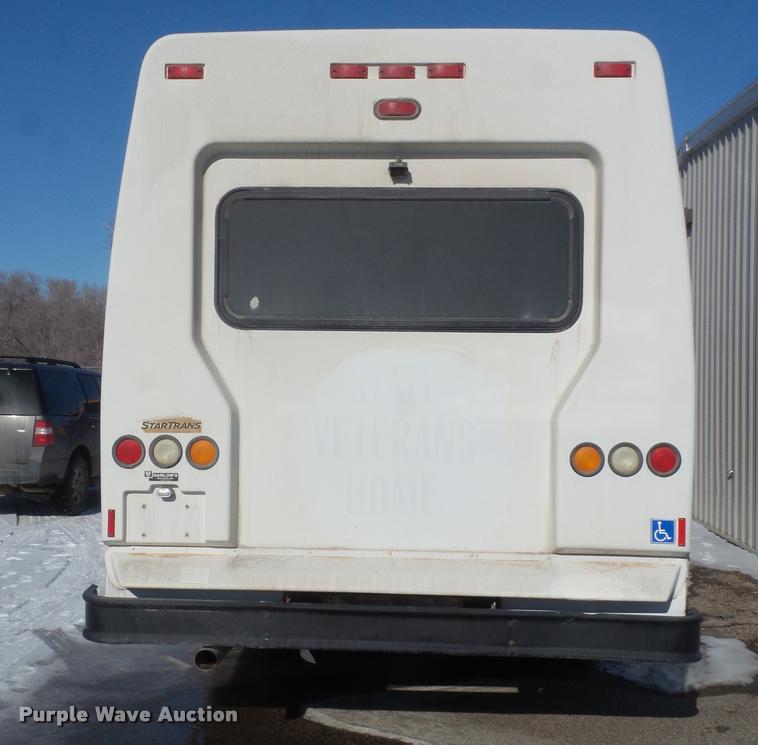 image for item DA7532 2008 Chevrolet C5500 shuttle bus