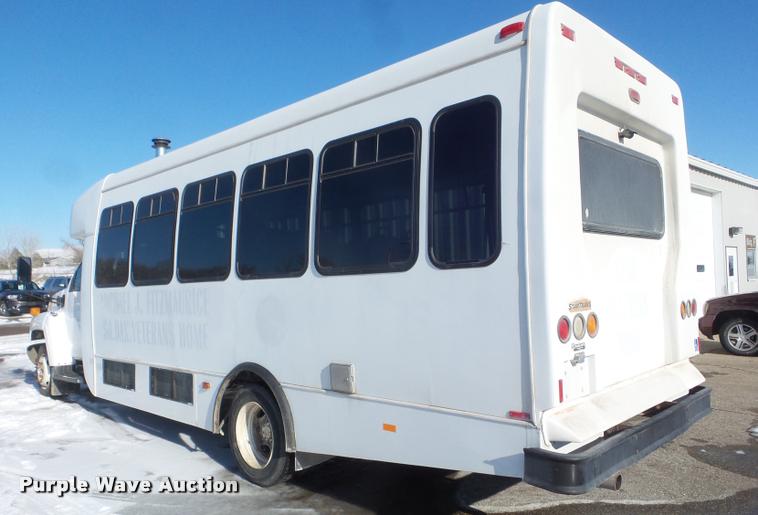 image for item DA7532 2008 Chevrolet C5500 shuttle bus