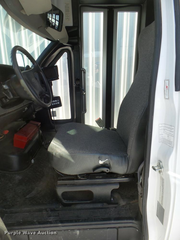 image for item DA7532 2008 Chevrolet C5500 shuttle bus