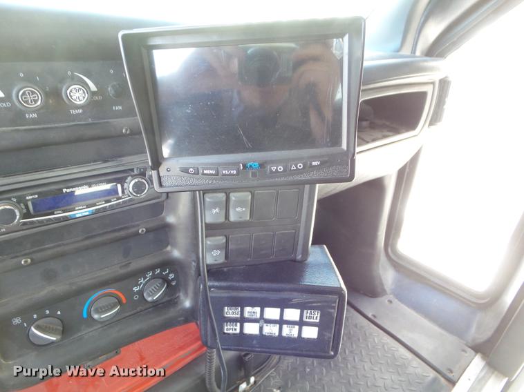 image for item DA7532 2008 Chevrolet C5500 shuttle bus