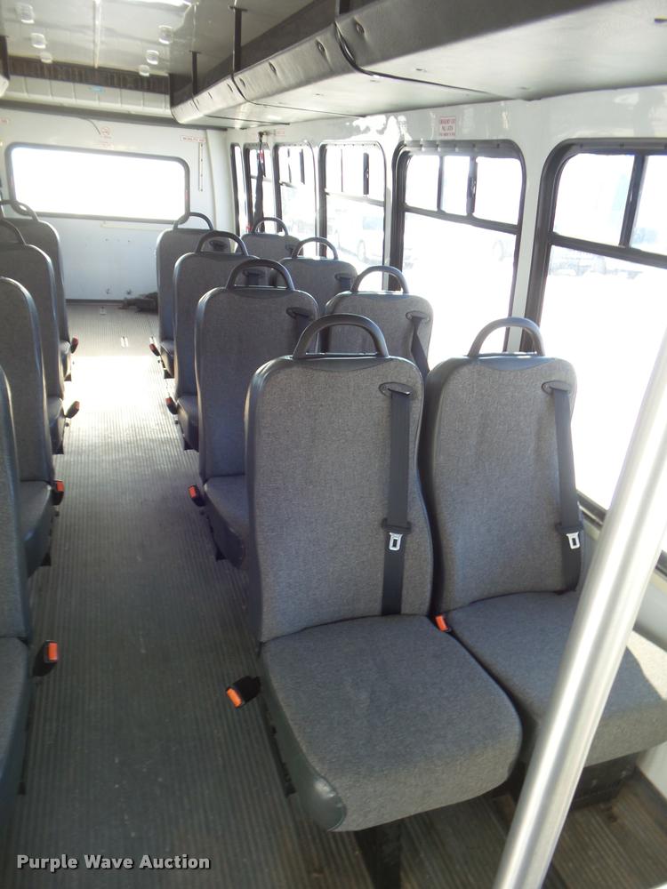 image for item DA7532 2008 Chevrolet C5500 shuttle bus