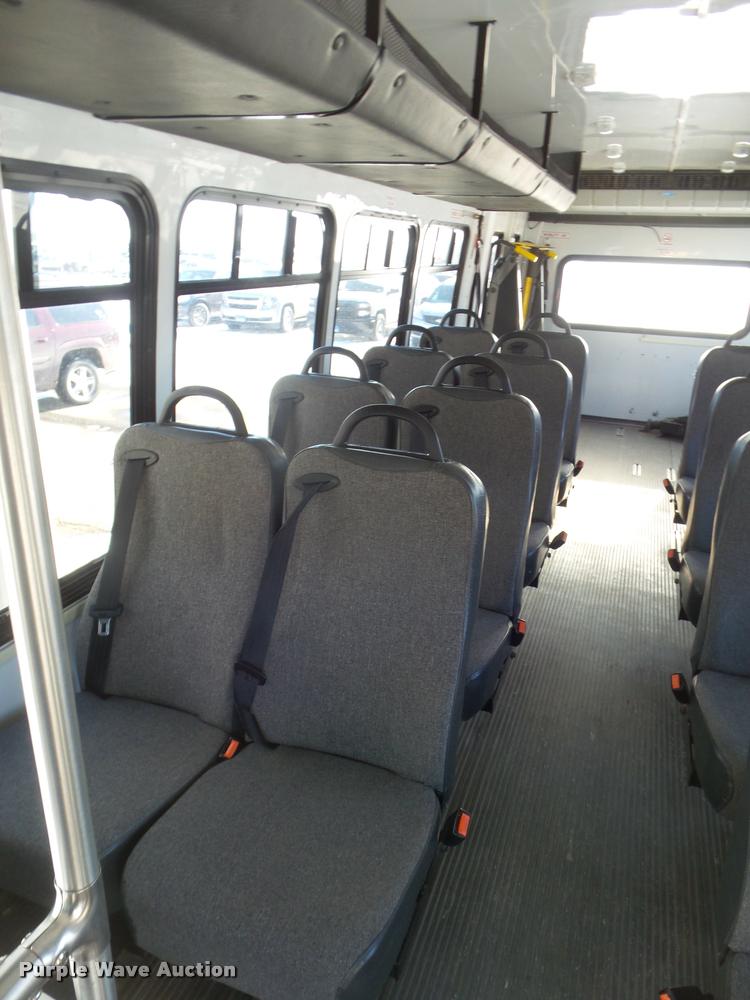 image for item DA7532 2008 Chevrolet C5500 shuttle bus