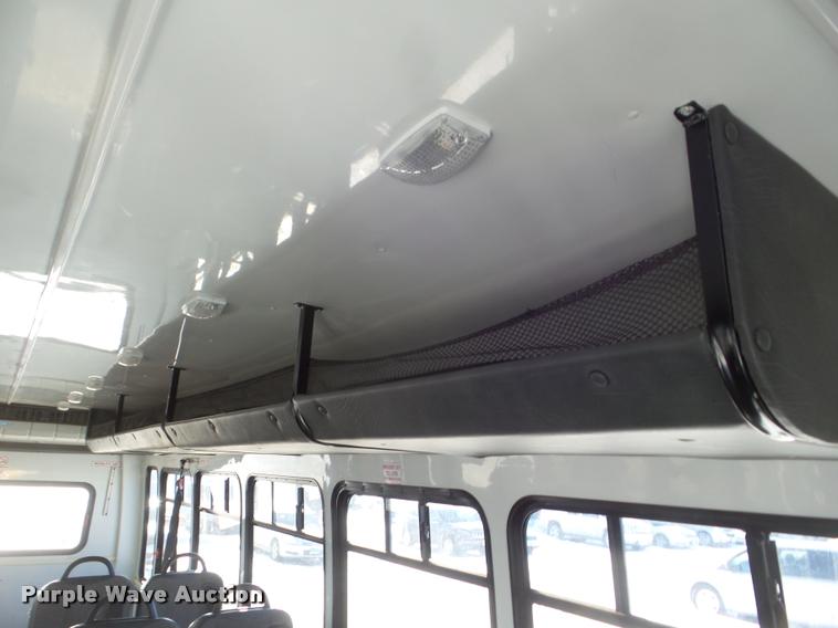 image for item DA7532 2008 Chevrolet C5500 shuttle bus